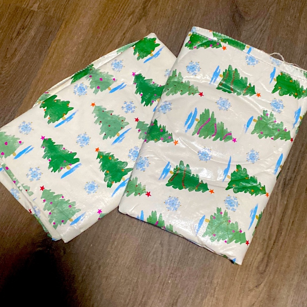 Table cloths set of two good condition
